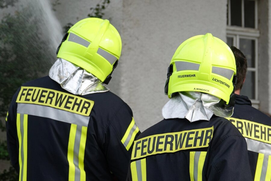 Brandstiftung am Römerplatz in Zwickau: Brennender Müll führt zu 10.000 Euro Schaden - Die Zwickauer Feuerwehren waren am Wochenende oft im Einsatz.