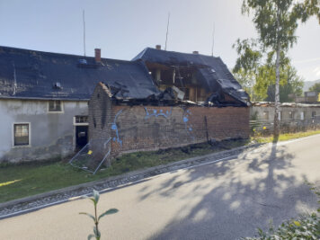 Brandstiftung an Abrissgebäude - Zeugen gesucht - In einem Abrissgebäude an der Erdmannsdorfer Straße in Flöha war das Feuer ausgebrochen. 