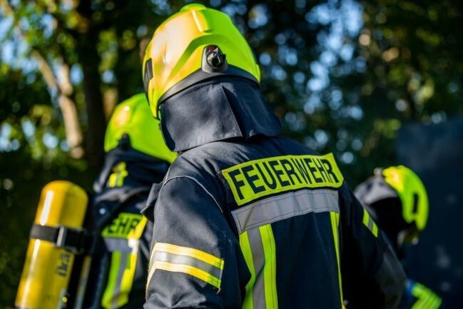 Brandverdacht: Feuerwehreinsatz an der Hofer Straße in Plauen - 