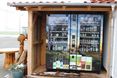 Braucht Berthelsdorf einen Lebensmittelautomaten? - So könnte der Lebensmittelautomat in Berthelsdorf aussehen. Dieser Automat stand erst in Langhennersdorf und steht jetzt in der Freiberger Gerberpassage.