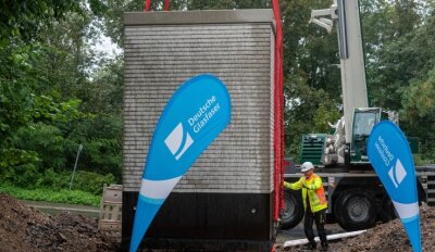 Breitband: Projekt bis Sommer fertig - Ein Glasfaserhauptverteiler wurde im September 2021 in Rochlitz aufgestellt. Er bildet das Herzstück zwischen der Fernleitung und neuen Glasfaserleitungen für Kunden in Rochlitz, Zettlitz und Seelitz.