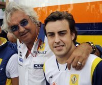 Briatore adelt nervenstarken Alonso - Flavio Briatore (l.) mit seinem Toppiloten Fernando Alonso