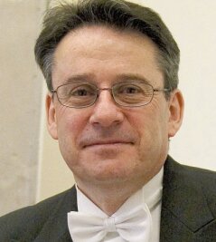 Brite zu Gast beim Neujahrskonzert - Russel Harris - Dirigent
