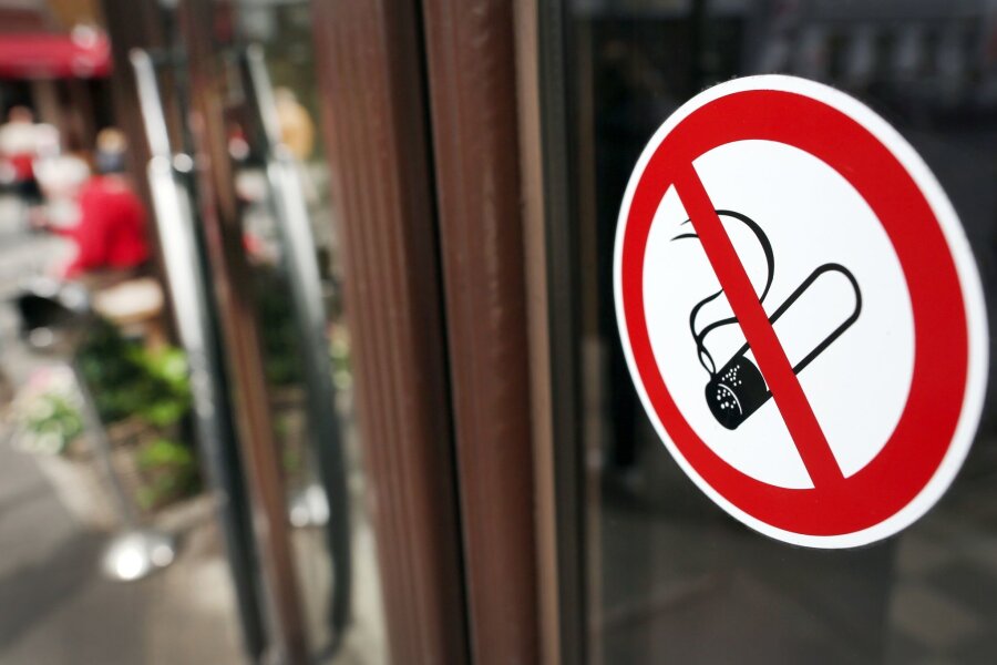 Britische Regierung geht Tabakverbot an - In Großbritannien diskutiert man ein umstrittenes Rauchverbot. Das Vorhaben von Premierminister Sunak führt auch zu innerparteilichen Streitigkeiten.