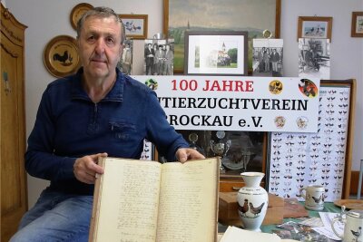Brockauer Kleintierzüchter feiern 100-jähriges Bestehen ihres Vereins - Helmar Enge hat anlässlich des Jubiläums eine Ausstellung aufgebaut, die auch 100 Jahre alte Protokolle enthält. 