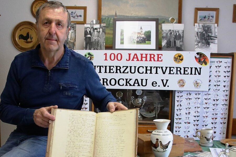 Brockauer Kleintierzüchter feiern 100-jähriges Bestehen ihres Vereins - Helmar Enge hat anlässlich des Jubiläums eine Ausstellung aufgebaut, die auch 100 Jahre alte Protokolle enthält. 