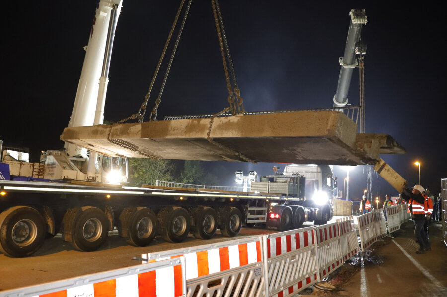 Brücke an der Zschopauer Straße teilweise abgerissen - 