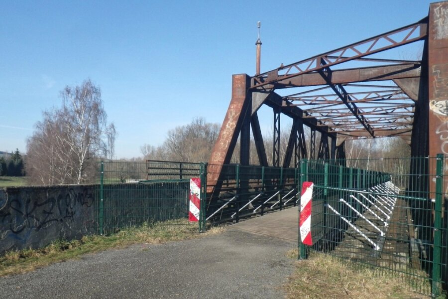 Brücke in Crossen wird für Bauarbeiten tagsüber gesperrt - Die Brücke wird für Bauarbeiten tagsüber gesperrt.