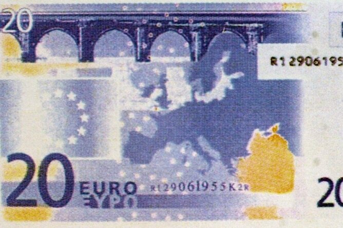 Der Entwurf des 20-Euro-Scheins von 1997, der bis in die Endauswahl kam, dann aber verworfen wurde. Auf der Rückseite war die Göltzschtalbrücke in stilisierter Form zu sehen. 