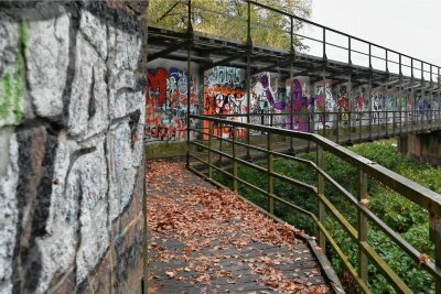 Brücke von Rochlitz nach Penna gesperrt: Umwege für Spaziergänger und Radfahrer - 