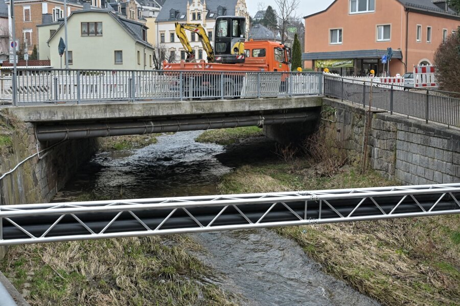 Brückenbau in Kirchberg ist Thema auf Bürgerversammlung - Die Baustelle an der Brücke über den Rödelbach im Verlauf der Auerbacher Straße in Kirchberg.