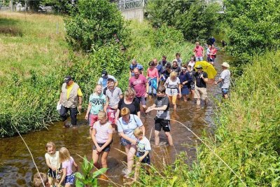 Brückenfest mit Abkühlung: Dorfclub Langenhessen lädt zum Pleiße-Lauf - Die Teilnehmer des Pleiße-Laufs haben immer ihren Spaß - wie hier 2021.