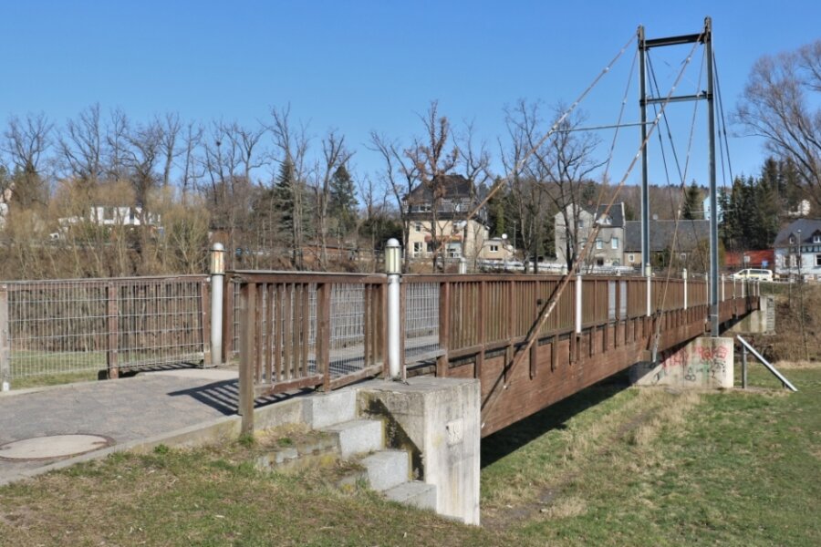 Brückenneubau in Flöha wird teurer als geplant - Die vorhandene Brücke aus Holz wurde 1996 montiert. Sie ist längst verschlissen und muss einem Ersatzneubau weichen. Der Baustart soll noch im April erfolgen. 
