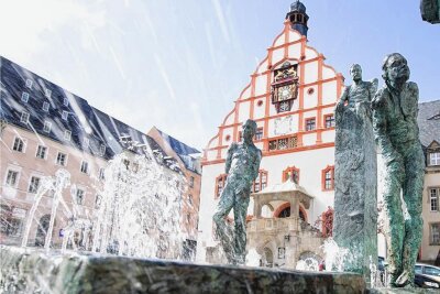 Brunnen auf Plauener Altmarkt sprudelt bald wieder - Das Wasserspiel auf dem Altmarkt: In ein paar Tagen sprudelt es wieder.