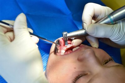 Brutale Attacke auf Plauener Zahnärztin: 84-Jähriger erhält Anzeige - Beruhigen wollte eine Plauener Zahnärztin einen aggressiven Patienten - vergebens.