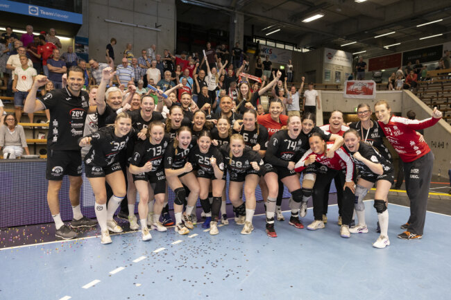 BSV Sachsen Zwickau bejubelt Klassenerhalt in der Bundesliga - 