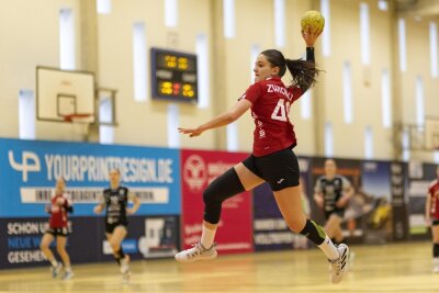 BSV Sachsen Zwickau: Handballtalent aus Westsachsen wagt den Sprung nach Leipzig - Im Trikot des BSV Sachsen Zwickau wird Nachwuchstalent Nelly Gonschorek vorerst nicht mehr auflaufen. Die junge Handballerin wechselt jetzt an die Sportschule nach Leipzig. 