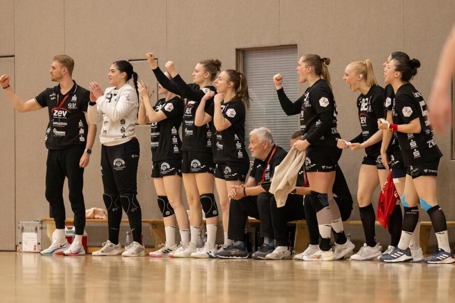 BSV Sachsen Zwickau spielt sich souverän zum Klassenerhalt in der 1. Bundesliga - Die Handballerinnen des BSV Sachsen Zwickau nichts anbrennen lassen und sich mit einem souveränen Erfolg gegen Bad Wildungen den Klassenerhalt in der 1. Bundesliga gesichert.