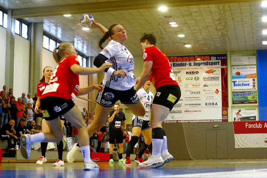 BSV Sachsen: Zwickauer Handballerinnen erkämpfen Heimsieg - Die Handballerinnen vom BSV Sachsen Zwickau brachten den zweiten Sieg im zweiten Saisonspiel nach Hause.