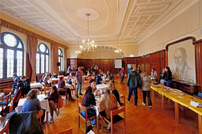 BSZ Lichtenstein: Erzieherausbildung jetzt berufsbegleitend - Zum jüngsten Tag der offenen Tür war die ehrwürdige Aula im Lichtensteiner BSZ gut besucht. 