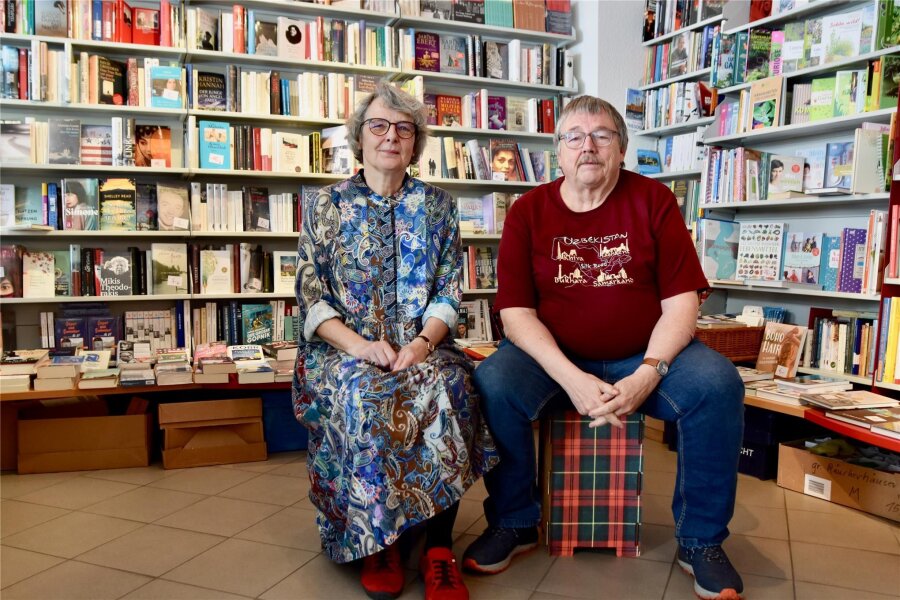 Buchhandlung am Brühl in Chemnitz schließt: Wie die Betreiber auf die Entwicklung in ihrem Kiez schauen - Elke und Günther Ebert in ihrer Buchhandlung am Brühl.