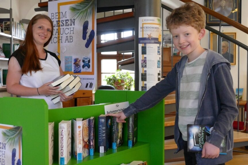 Als einen der ersten Teilnehmer des diesjährigen Buchsommers konnte Angelique Pal den zwölfjährigen Venusberger Tim Kandler in der Zschopauer Stadtbibliothek begrüßen. 