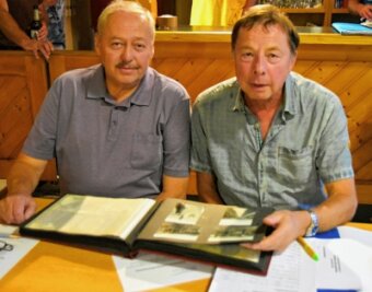 Buddeln für den Blick ins Westfernsehen: Herolder Antennenverein nach 40 Jahren aufgelöst - Detlef Quinger (links) und Jürgen Pfoh sind zwei der Gründungsmitglieder der Herolder Antennengemeinschaft. 