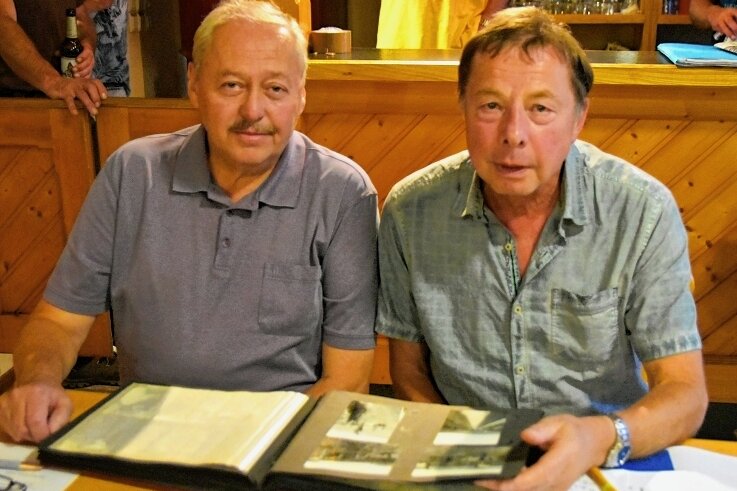 Buddeln für den Blick ins Westfernsehen: Herolder Antennenverein nach 40 Jahren aufgelöst - Detlef Quinger (links) und Jürgen Pfoh sind zwei der Gründungsmitglieder der Herolder Antennengemeinschaft. 