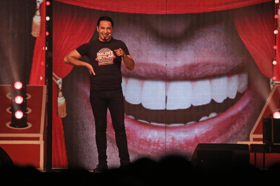 Bülent Ceylan begeistert 2000 Fans - Comedian Bülent Ceylan hat in Zwickau seine neue Show Lassmalache präsentiert.