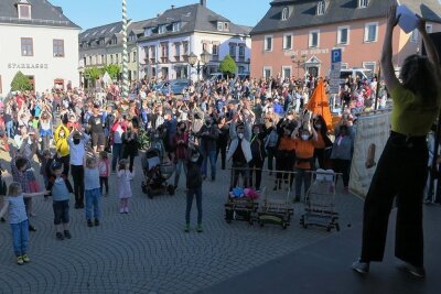 Bündnis "Wir sind Zwönitz" demonstriert vor 350 Besuchern die Vielfalt der Stadt - 