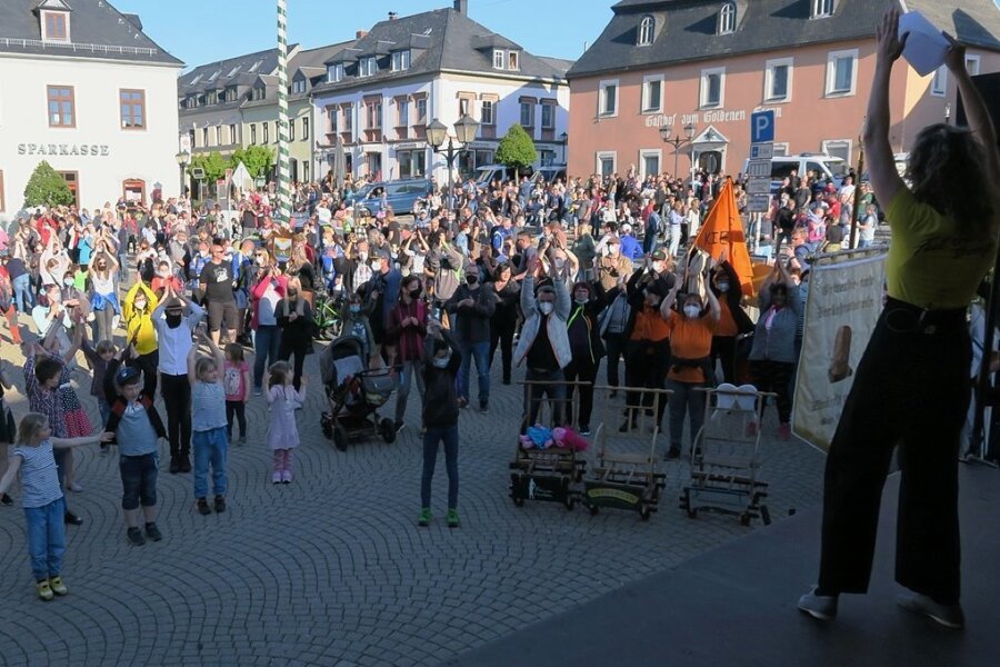 Bündnis "Wir sind Zwönitz" demonstriert vor 350 Besuchern die Vielfalt der Stadt 