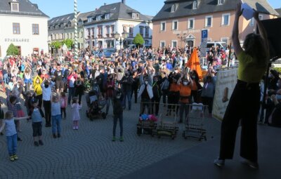 Bündnis "Wir sind Zwönitz" demonstriert vor 600 Besuchern die Vielfalt der Stadt - 