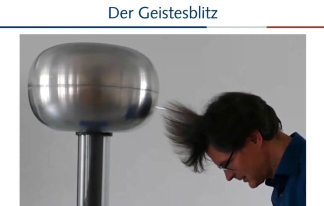 Einblick in die Vorlesung von Stefan Braun: In einem Film demonstriert der Professor, dass die Physik einem hin und wieder die Haare zu Berge stehen lässt, gleichzeitig aber auch für Geistesblitze sorgt. 