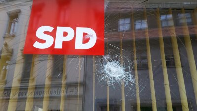 Bürgerbüro von Simone Raatz beschädigt - 