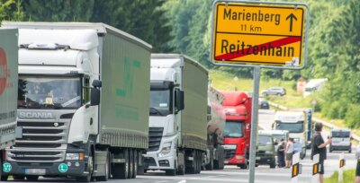 Bürgerinitiative fordert Nachtfahrverbot auf der B 174 - Die einstündige Demonstration in Reitzenhain inklusive Sperrung im Sommer vergangenen Jahres hat gezeigt, wie viele Lkw täglich durch den kleinen Grenzort rollen. Zumindest nachts soll der Transitverkehr auf der Bundesstraße 174 nun ausgebremst werden. 