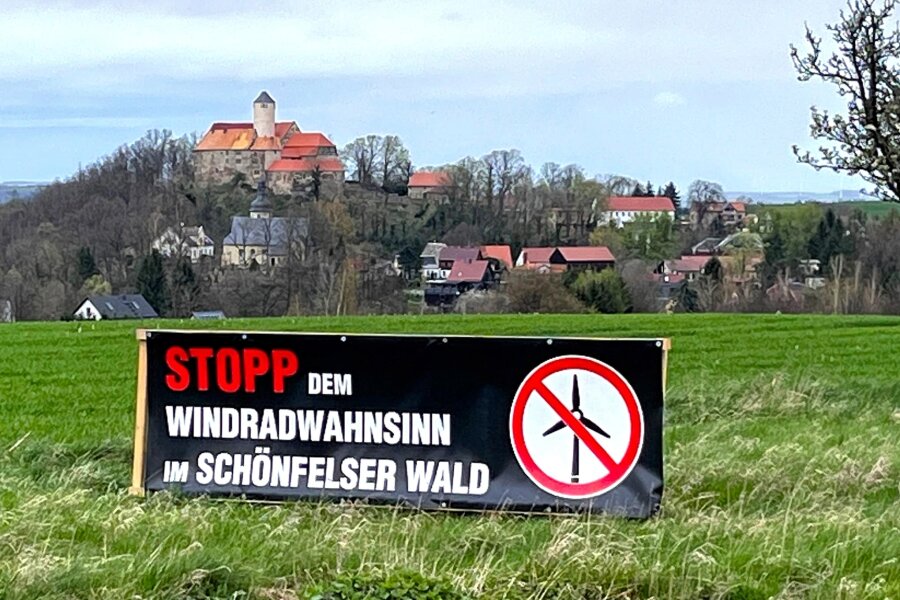 Bürgerinitiative gegen Windräder in Schönfels wehrt sich gegen Vorwürfe - Eine Bürgerinitiative macht in Schönfels gegen Windpark-Pläne mobil.