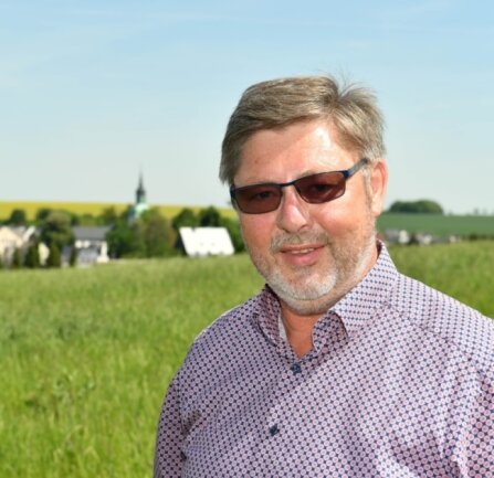 Bürgermeister-Wahl 2022 in Königshain-Wiederau: Gemeindechef peilt vierte Amtszeit an - Wiederau bildet seit mehr als sechs Jahrzehnten den Lebensmittelpunkt von Johannes Voigt. Der ländliche Raum hat ihn tief geprägt. Und deshalb tritt er noch einmal an, um die Bedingungen in seiner Gemeinde weiter zu verbessern. Ansatzpunkte gibt es aus seiner Sicht mehr als genug. 