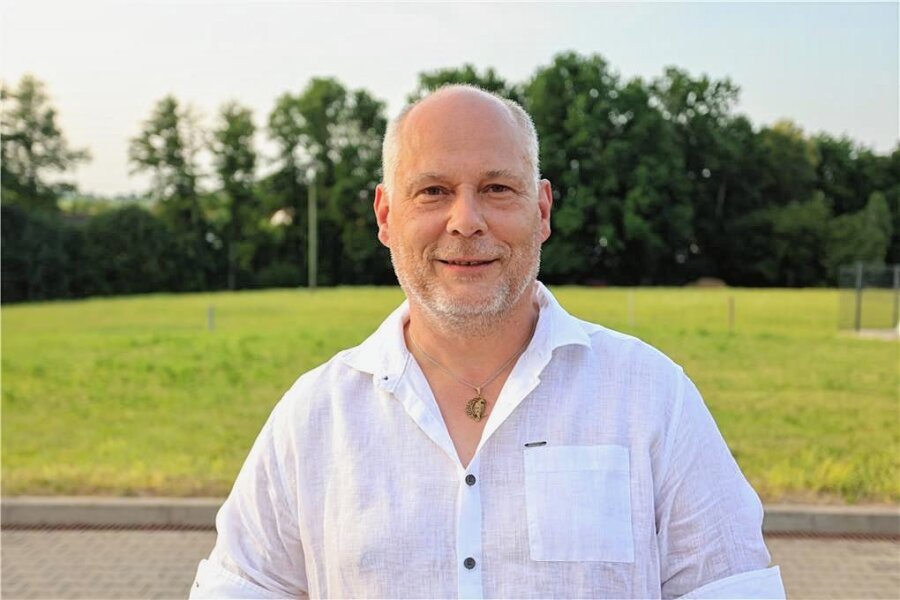 Bürgermeister-Wahl in Langenbernsdorf: Der einzige Kandidat gewinnt - Tobias Bär hatte am Sonntag gut lachen: Der 53-Jährige wurde zum Bürgermeister von Langenbernsdorf gewählt.