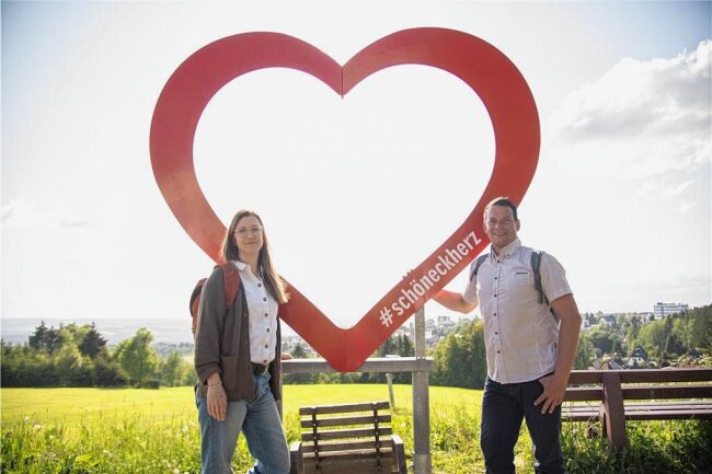 Bürgermeisterwahl am Sonntag: Wer zieht ins Schönecker Rathaus ein? - Mit Herz für Schöneck: Stefanie Schuster und Andy Anders. Wer hat am Sonntag die Nase vorn?