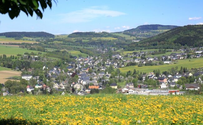 Für die Großgemeinde Raschau-Markersbach, zu der auch der Ortsteil Langenberg gehört, stehen am 12. Juli vier Kandidaten zur Wahl. 