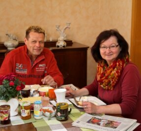 Bürgermeisterwahlen in Lichtenstein: Die Kandidaten und ihre Partner - Gemeinsames Frühstück: Dagmar Hamann und ihr Partner.
