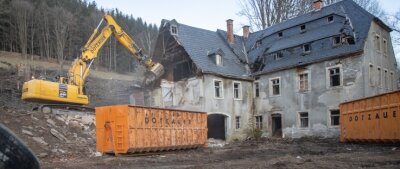 Bürgerpark statt Industriebrache - Rückblick: Im Januar vergangenen Jahres wurde die alte Harzer-Fabrik in Herold abgerissen. 