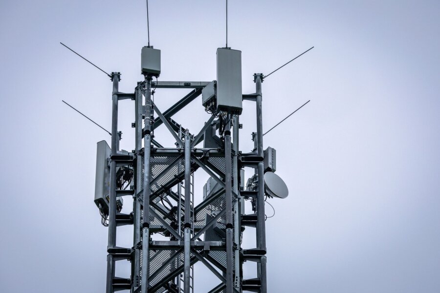 Bund legt Regeln für Handynetz-Ausbau fest - Mit der Deutschen Telekom, O2 Telefónica und Vodafone gibt es drei etablierte Netzbetreiber und mit 1&1 seit kurzem auch eine Nummer vier.