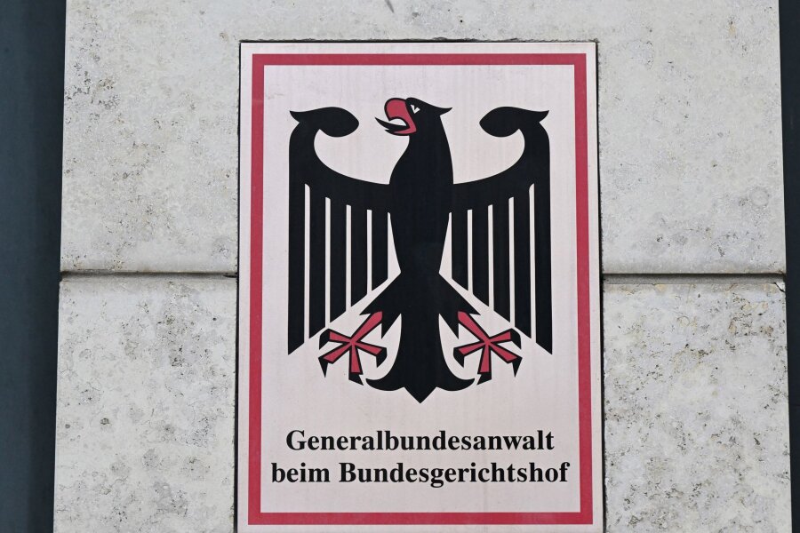 Bundesanwaltschaft klagt mutmaßliches IS-Mitglied an - Ein Schild mit Bundesadler und dem Schriftzug „Generalbundesanwalt beim Bundesgerichtshof".