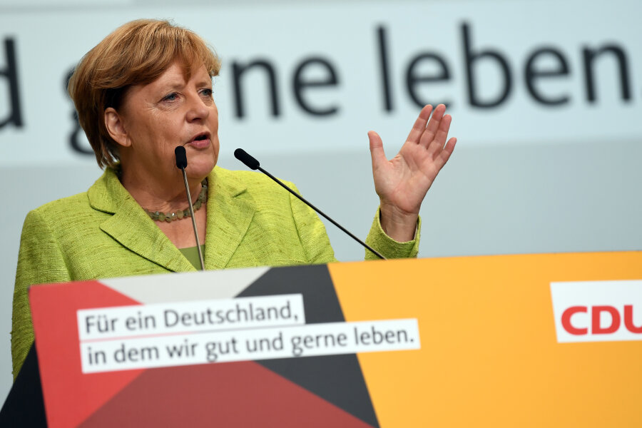 Bundeskanzlerin besucht Sachsen - Gespräch in Maschinenbaufirma - undeskanzlerin Angela Merkel (CDU) spricht einer Wahlkampfveranstaltung der CDU.