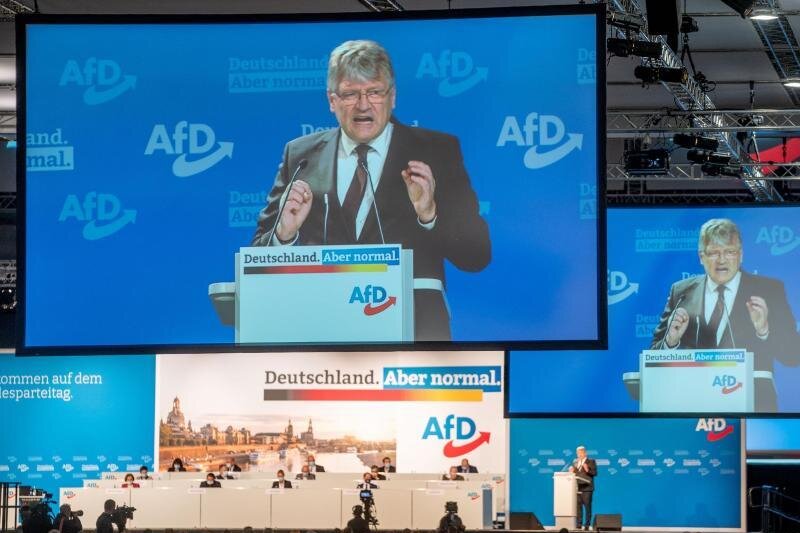            Jörg Meuthen spricht in der Dresdener Messehalle beim Bundesparteitag der AfD zu den Delegierten.