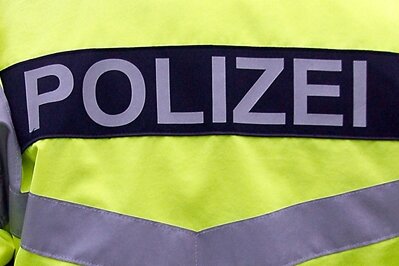 Bundespolizei-Hubschrauber kreist über Freiberg - 