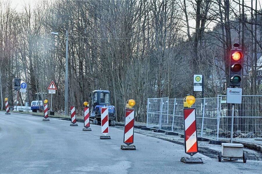 Bundesstraße 283 bei Zwota: Ampel regelt Verkehr - 