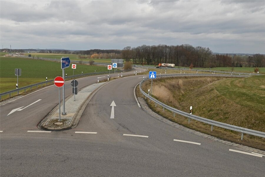 Bundesstraße bei Geithain dicht: Zufahrt zur A 72 betroffen - Autofahrer, die bei Geithain auf die A 72 auffahren wollen, müssen sich auf lange Umleitungen einstellen.