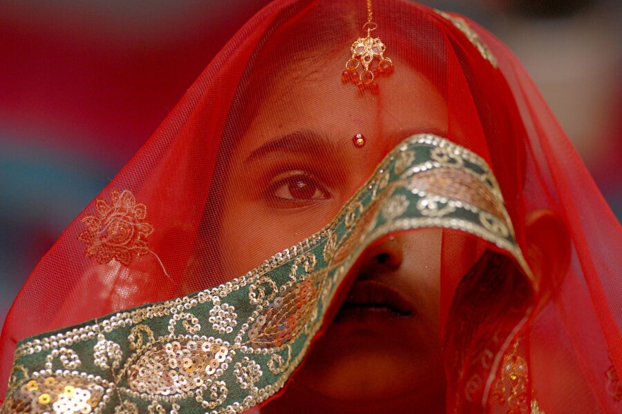 Bundestag beschließt neue Regeln für Verbot von Kinderehen - Eine junge Braut während einer Massenheirats- und Verlobungszeremonie in Indien.